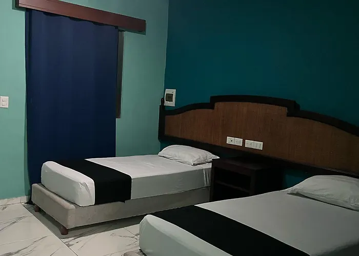 Yukon Hotel *